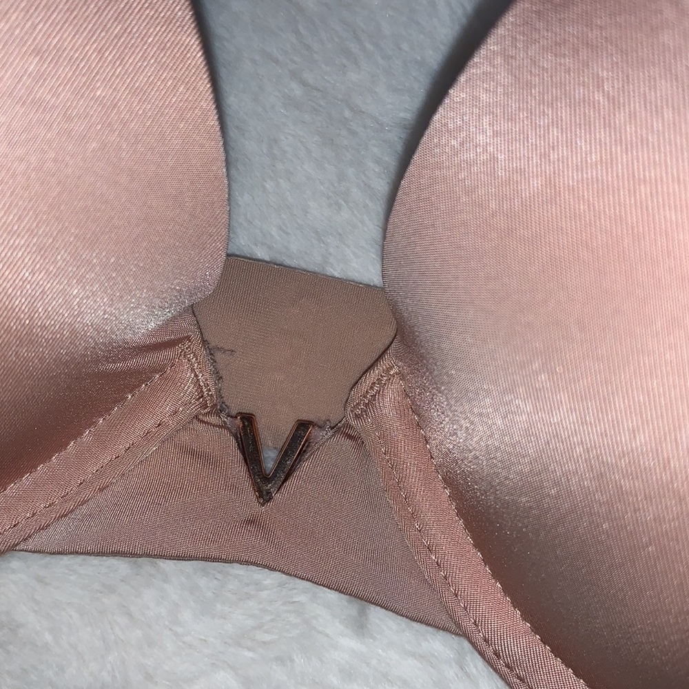 34C Victoria’s Secret Padded push-up bra - Picture 2 of 4